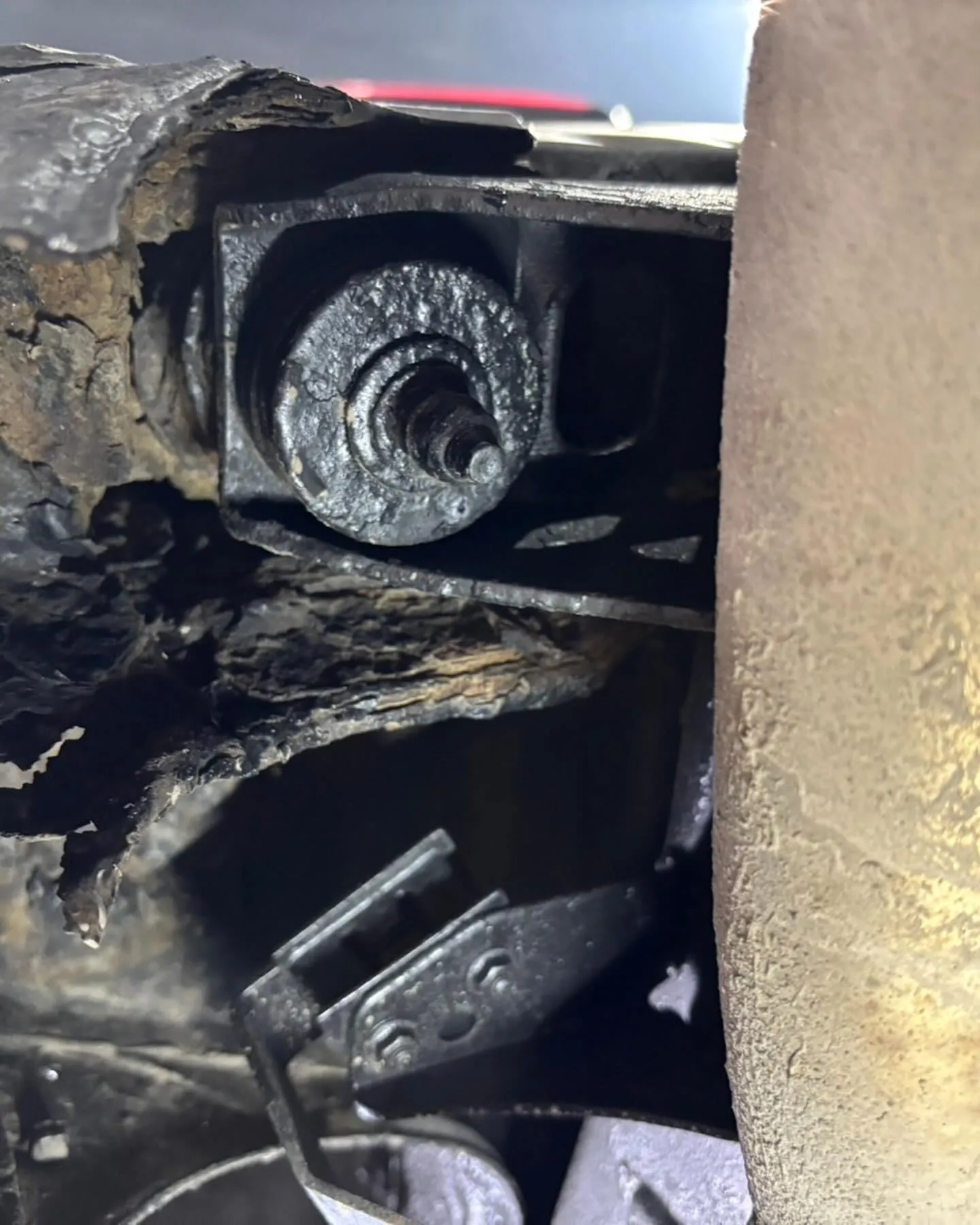 ランクル70 ボディマウント、フロア修理✨