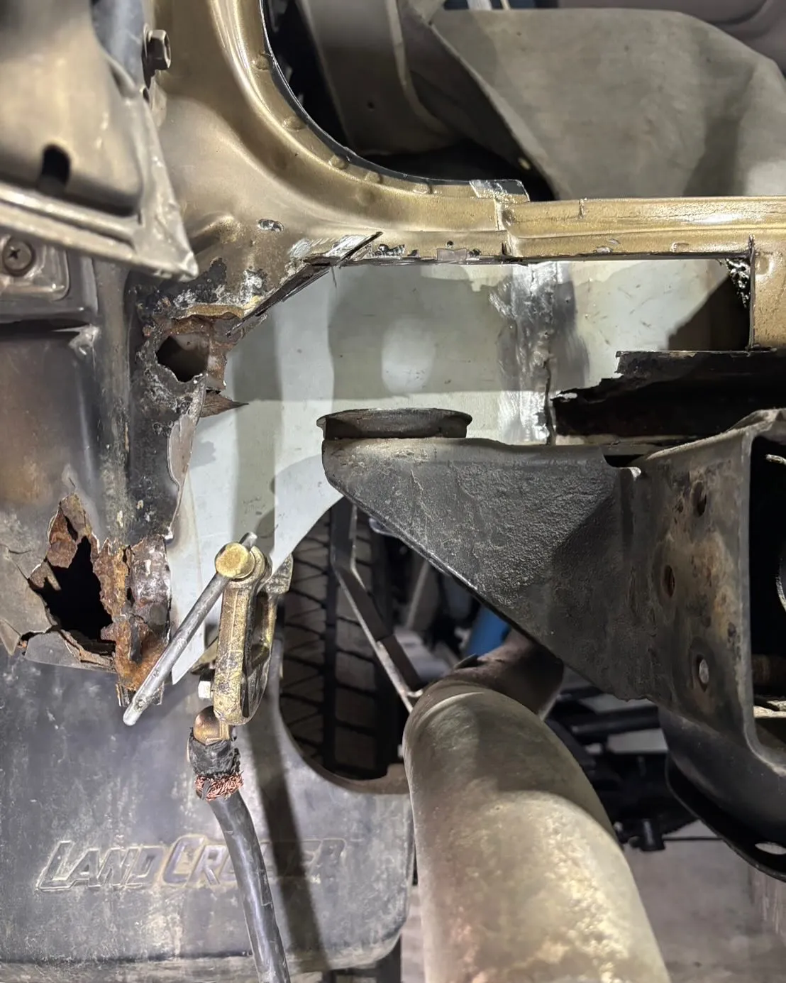 ランクル70 ボディマウント、フロア修理✨