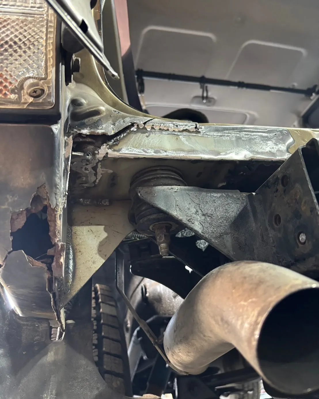 ランクル70 ボディマウント、フロア修理✨