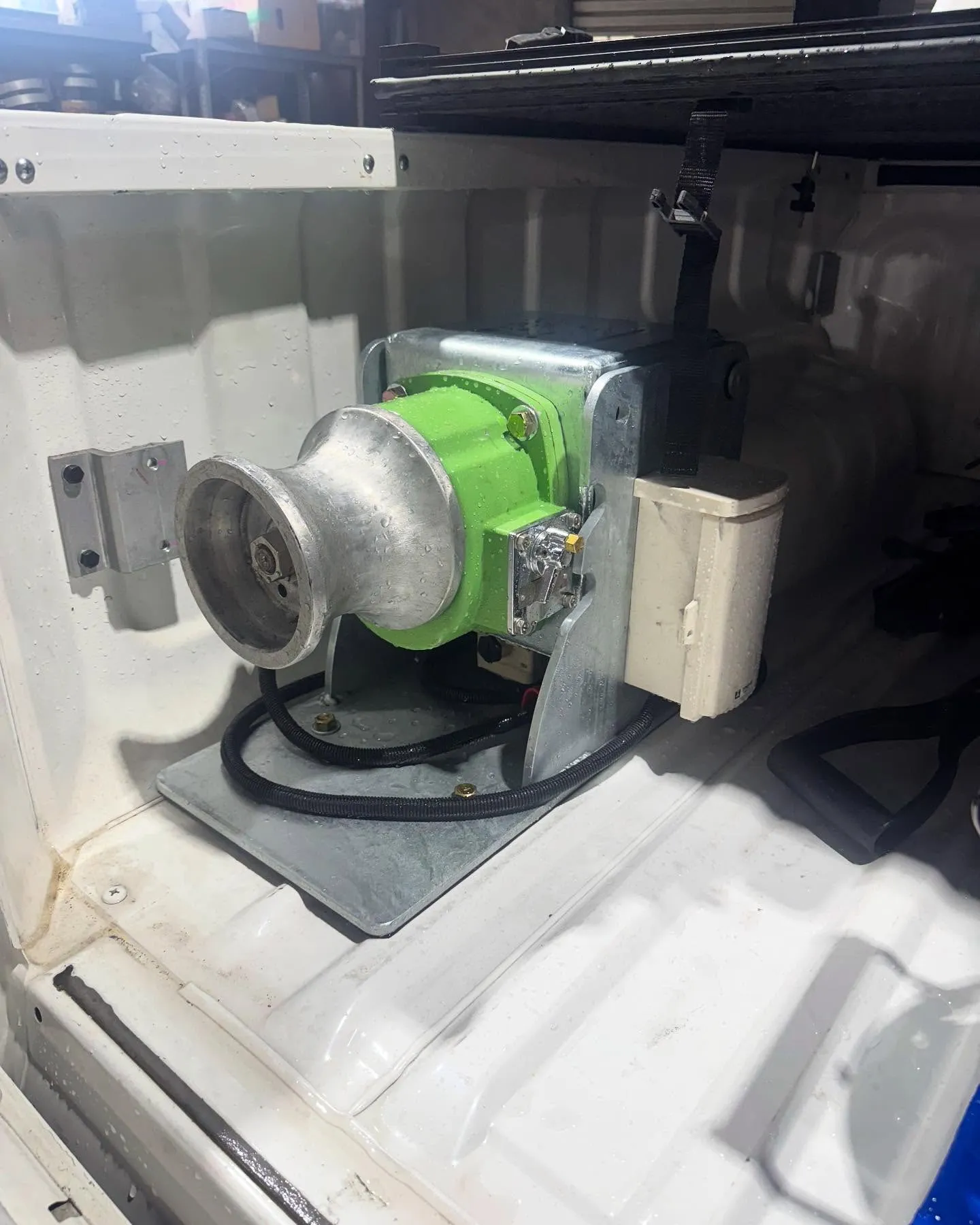 ハイラックス　アンカーウインチ取り付け✨