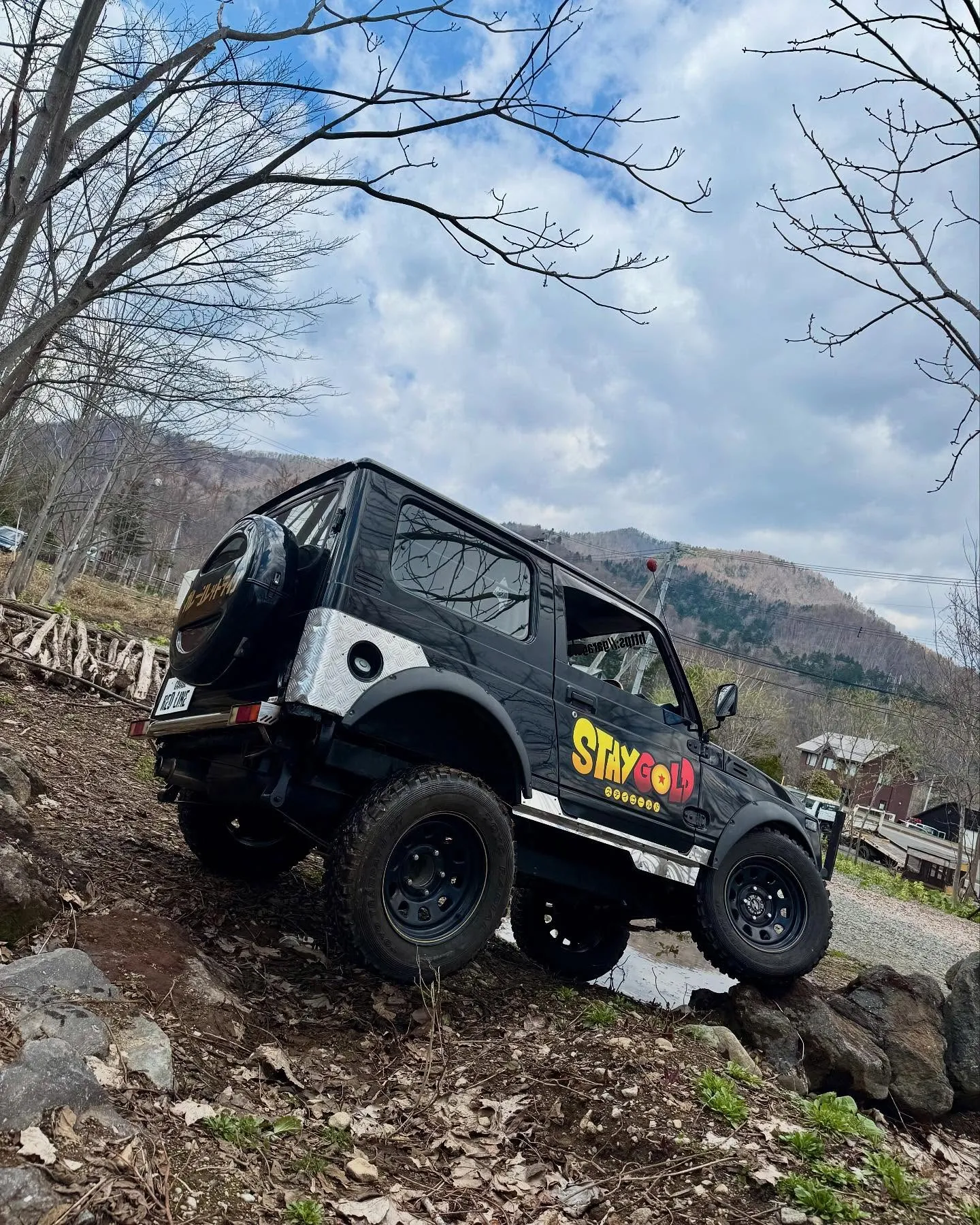 トライアウトにレッドラインの貸し出しジムニー置いてあります✨