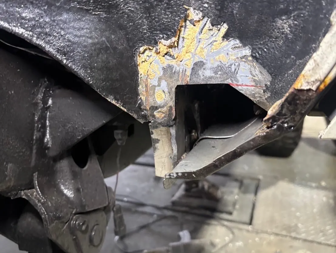 ランクル70 ランクル77サビ修理、板金塗装✨