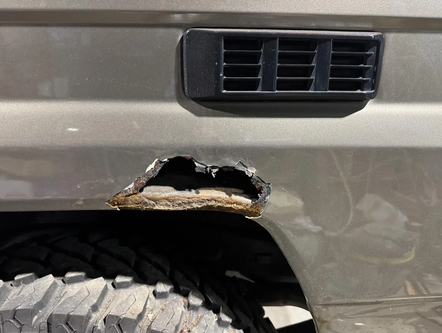 ランクル73 サビ修理、板金塗装✨