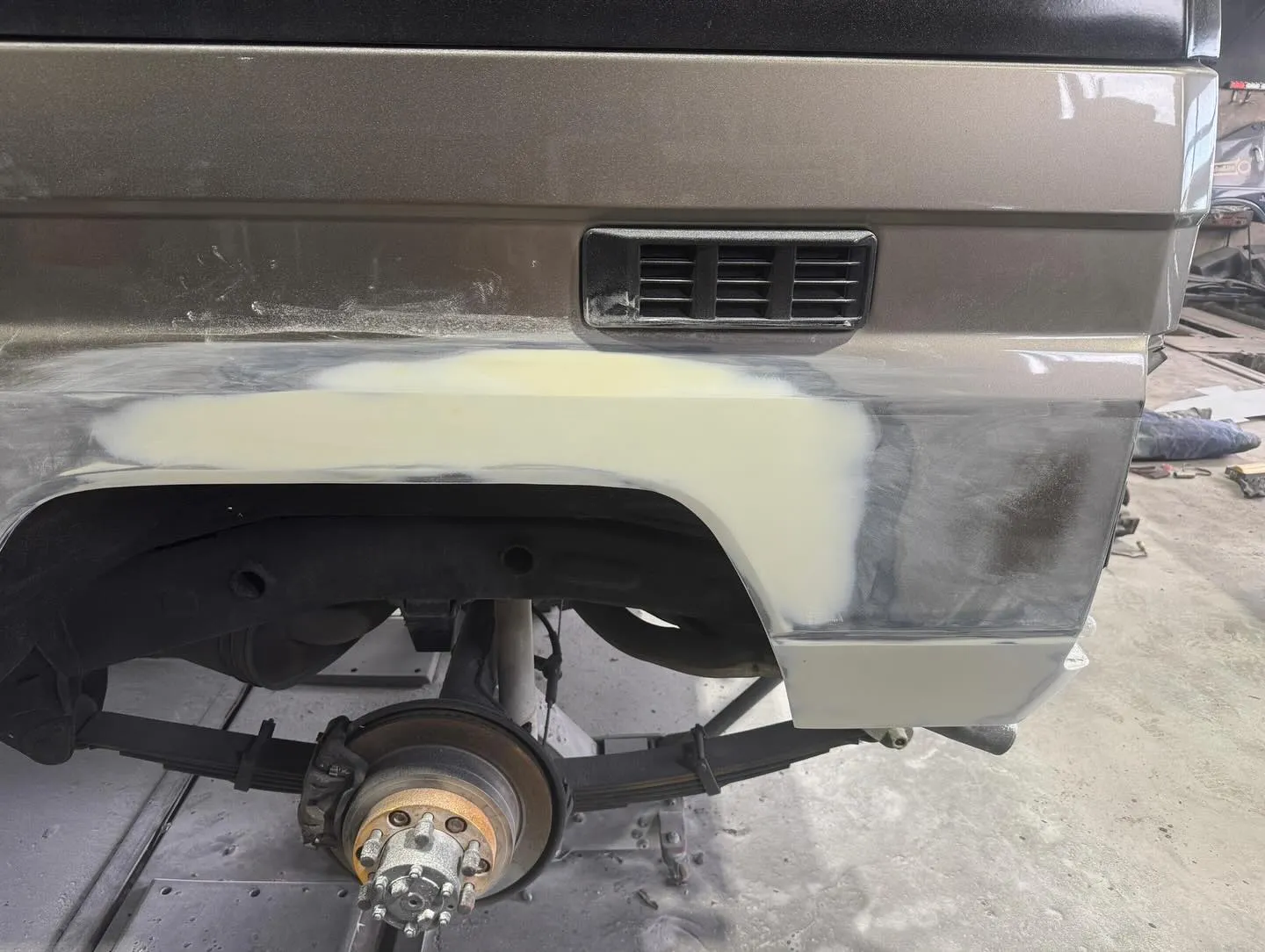 ランクル73 サビ修理、板金塗装✨