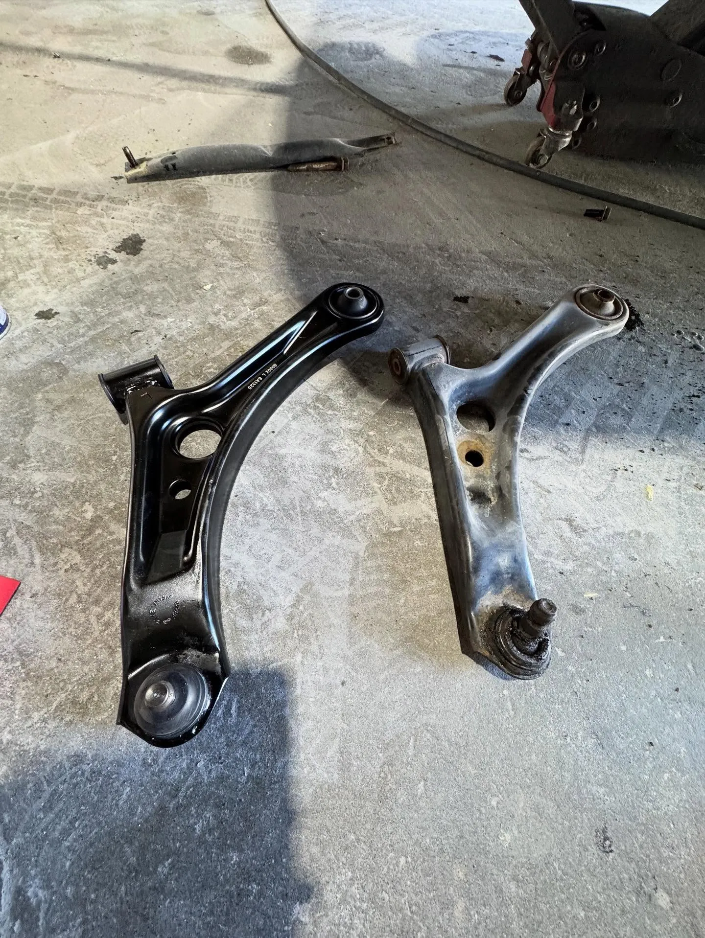 ロアアーム交換　ブレーキパット交換　テンションロット交換✨