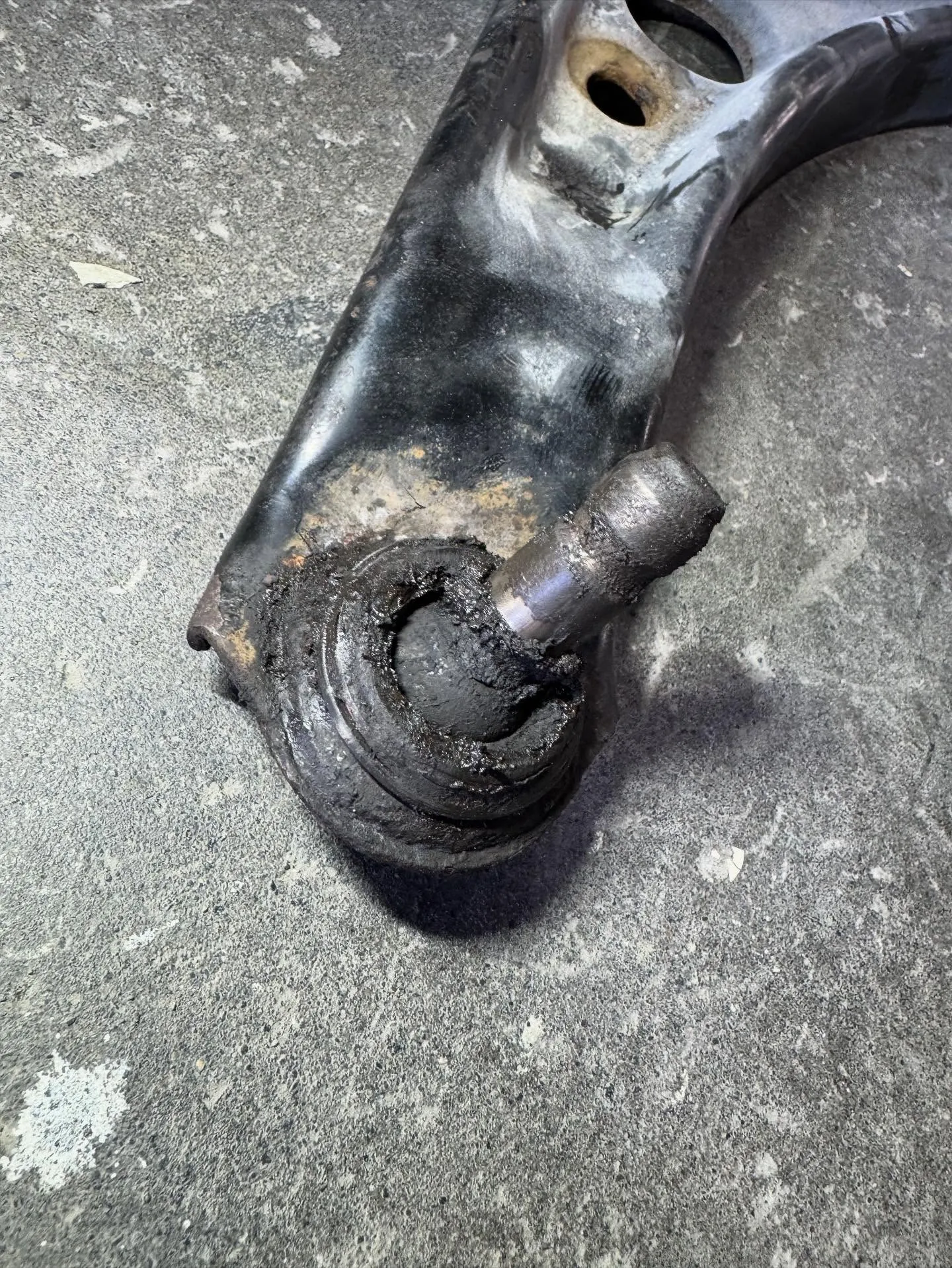 ロアアーム交換　ブレーキパット交換　テンションロット交換✨