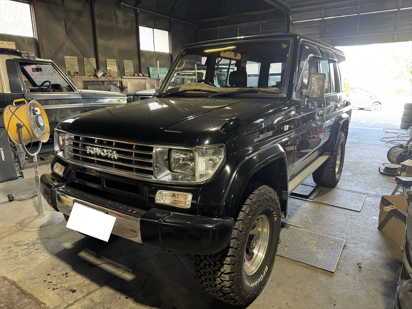 ランドクルーザー　78プラド　全塗装