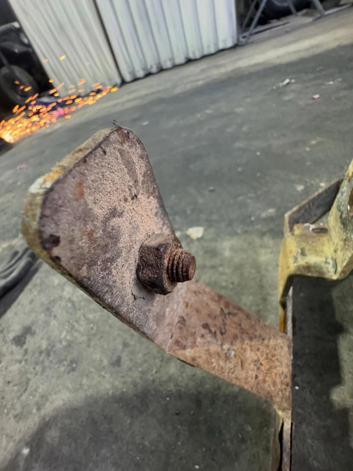 錆で折れてしまったボルト救出🔩