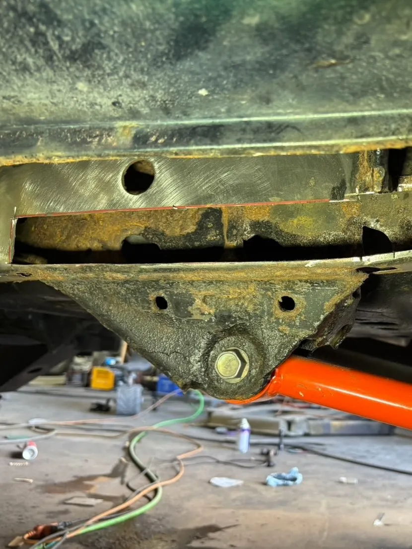 ランクル80🚗タイヤハウス、フレーム修理👨‍🔧